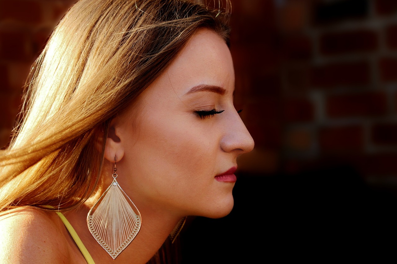 woman-1049070_1280